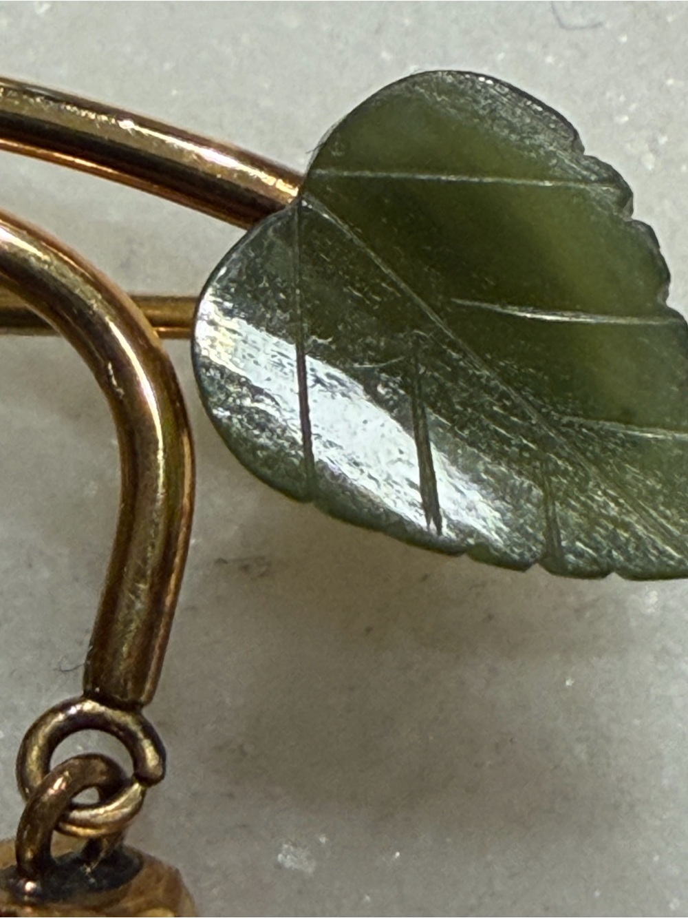 Coral Strawberry & Jade Leaf WRE 1/20 12K Gold Filled Brooch Vintage/Antique - Picture 12 of 14